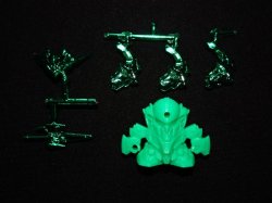 画像1: ストームガンダム・未切り（緑+緑メッキプラ）