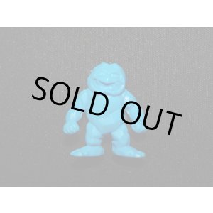 画像: イワオ（青）